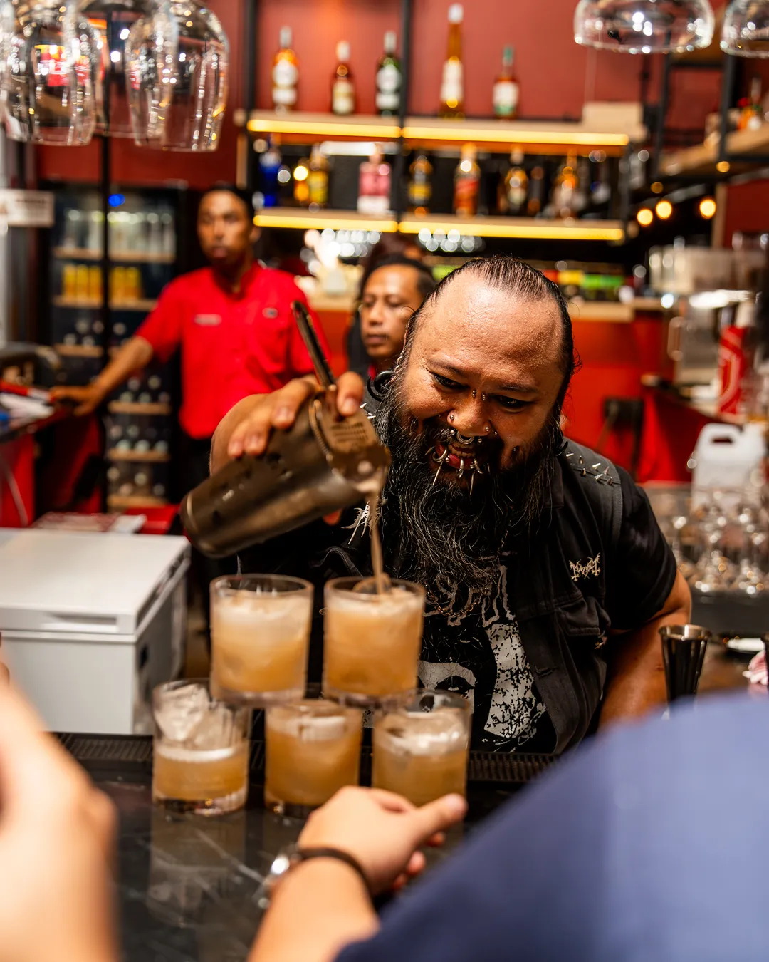 Throwback to an epic night when the one & only  @yudhizt_papa13 took over the bar...